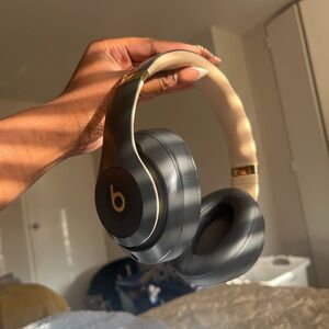 Black and Cream Wireless Beats